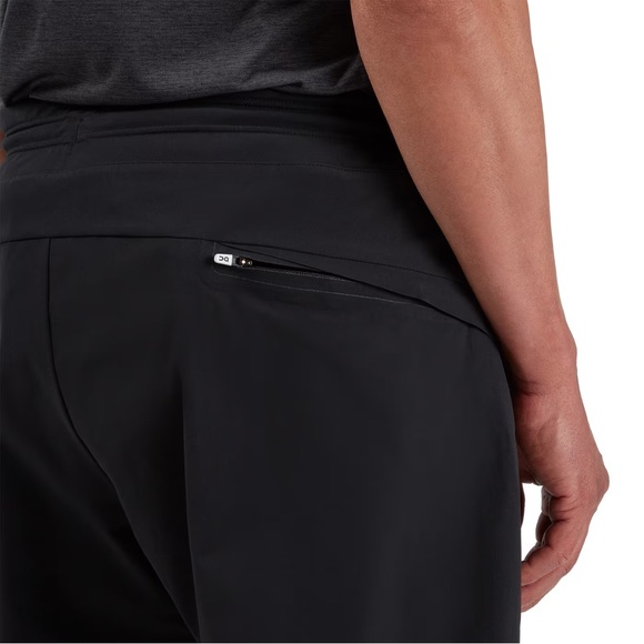 On Running Hybrid Shorts In Black Size XL - Picture 12 of 17